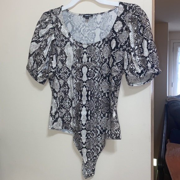 Express Snake Print Puff Sleeve Thong Bodysuit Size Large - Picture 3 of 12